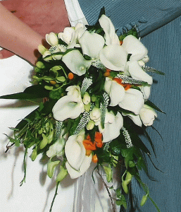 Ramo de novia de flor artificial con calas blancas - enviofloresenmadrid.com